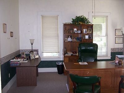 5th image of 915 High School Ave