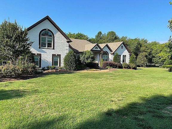 2nd image of 605 Burton Dr