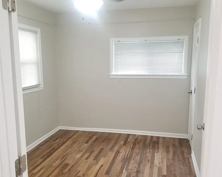 2467 Calvin Ave — Photo 9