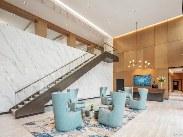 100 Garvies Point Road #1001, Glen Cove, NY 11542