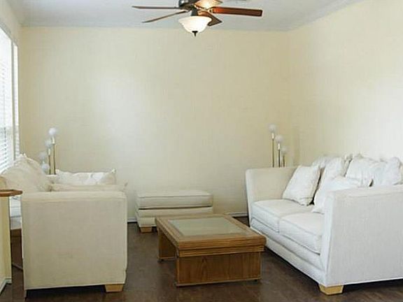 2nd image of 2915 Brittany Ln