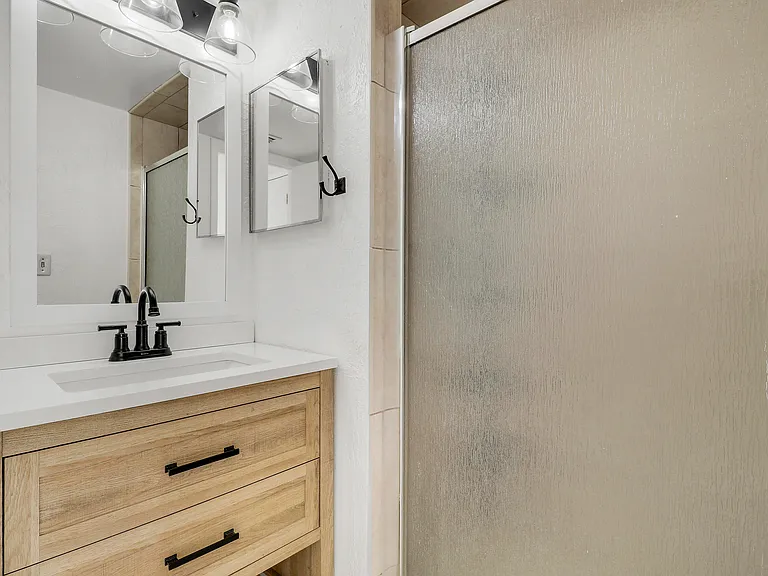 964 NW Spruce Ridge Dr #D1 — Photo 22