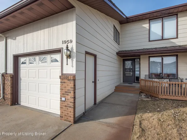 1959 Prairie Oak Dr, Dickinson, ND 58601