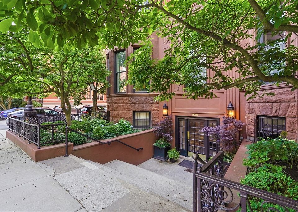 1st image of 239 Commonwealth Ave APT 10