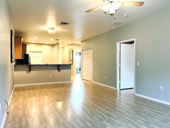 5th image of 325 NE 2nd Ave #202