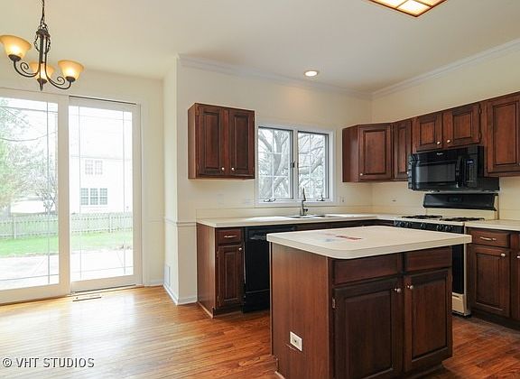 3rd image of 365 York Dr