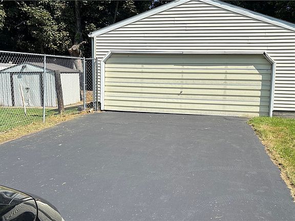 3rd image of 180 Reed Ave