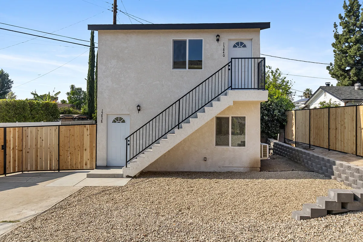 Building Photo - 15838 Chatsworth St #15838