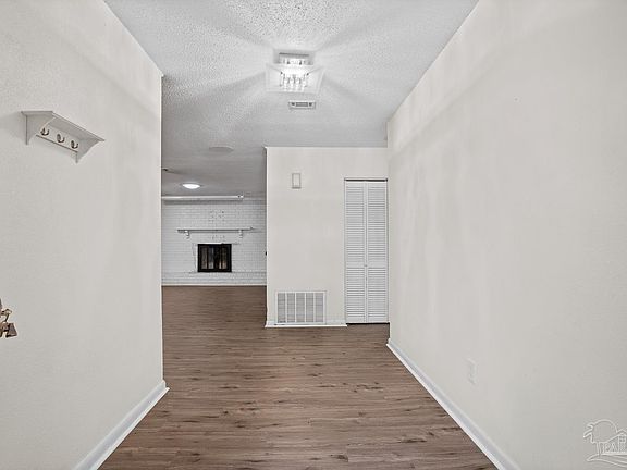 3rd image of 315 Southwalk Pl