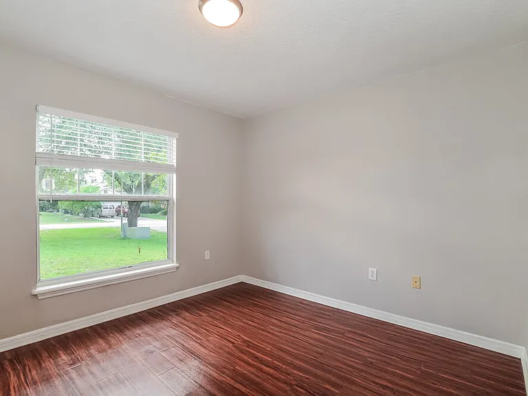 10233 Patrick Dr — Photo 12