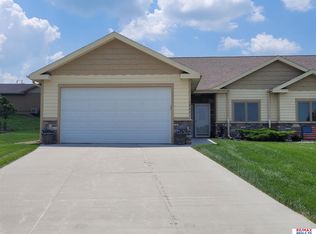1031 Prairie Hill Cir, Louisville, NE 68037