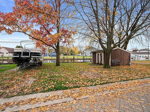 3rd image of 48228 Harbor Dr