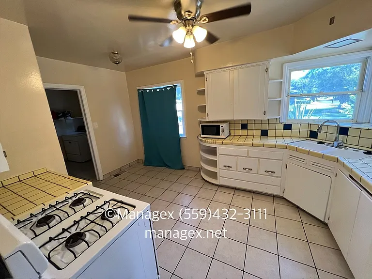 1495 N Safford Ave — Photo 8