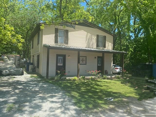 2nd image of 207 Willow Dr