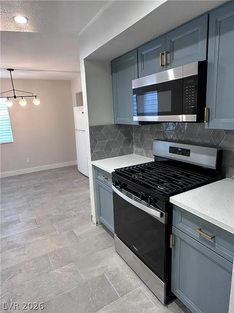 2 bed, 2.0 bath, 1064 sqft, $1,350 — Photo 2
