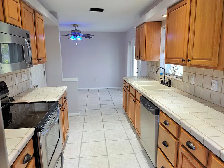 979 Nantucket Rd — Photo 14