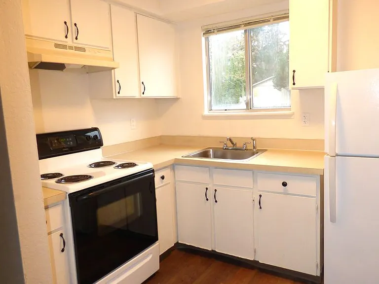 4014-4040 Arleta Ave NE — Photo 8