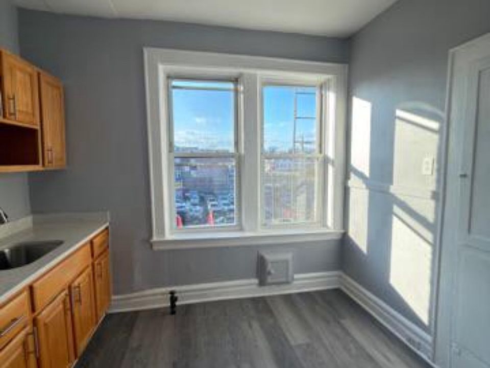 1st image of 682 Chancellor Ave APT 10