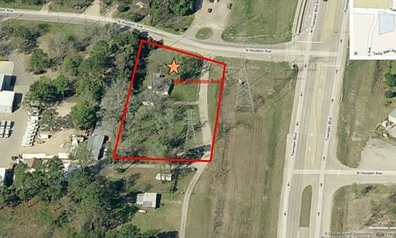 5th image of 2030 N Houston Ave