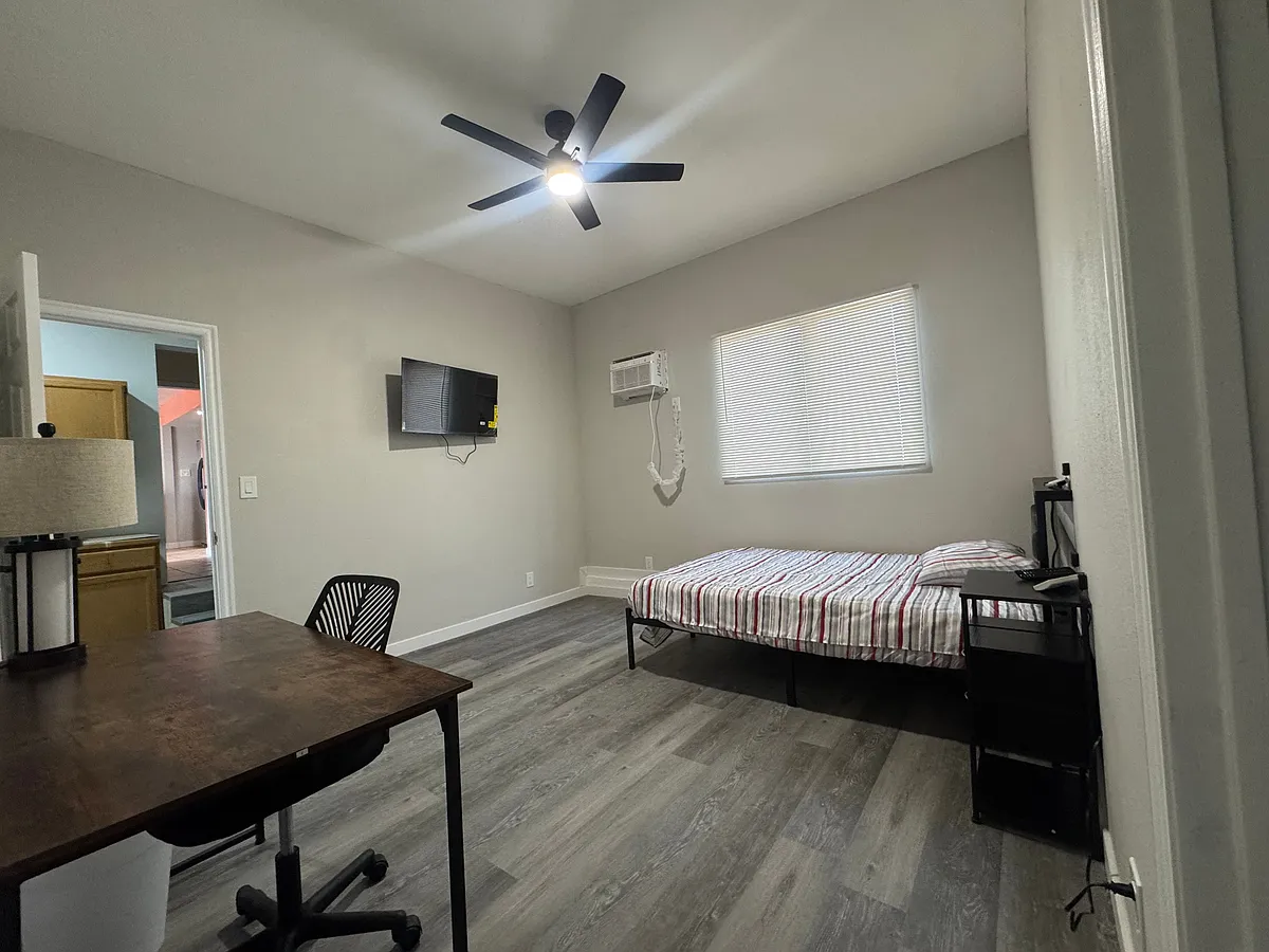Building Photo - 486 Skyline Dr #12