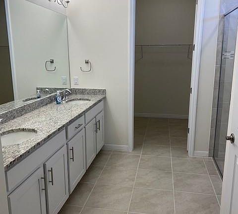 5th image of 3227 Baravaldo Cir