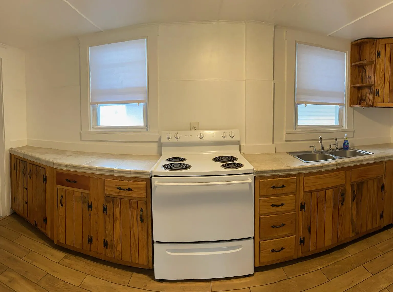 4 bed, 2500 sqft, $4,000 — Photo 2