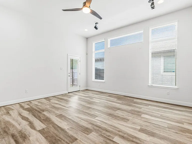 12422 Chena Lk — Photo 32