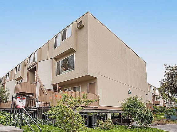 3rd image of 320 Auburn Way APT 17