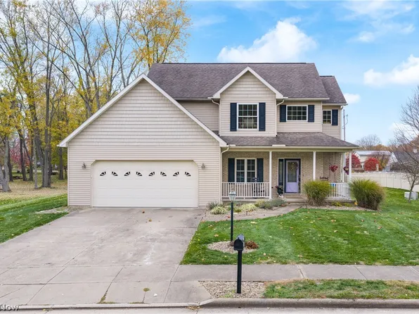 268 Schoenbrunn Dr NE, New Philadelphia, OH 44663