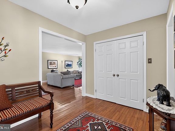 4th image of 330 Devon Way #330