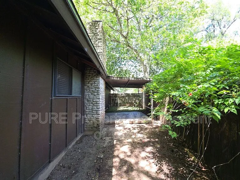 3000 Lakeside Dr — Photo 50