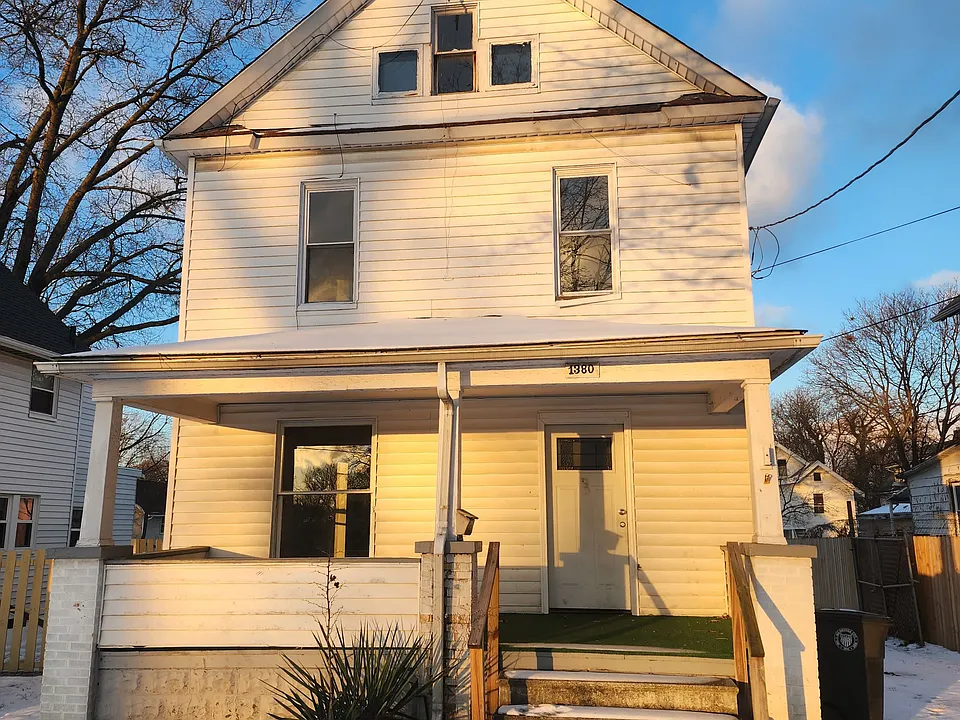 1380 Moore St