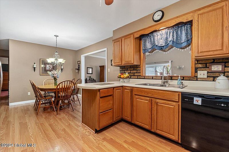 4th image of 168 Dahlia Street