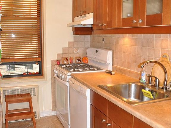 2nd image of 2741 E 28th St APT 3G