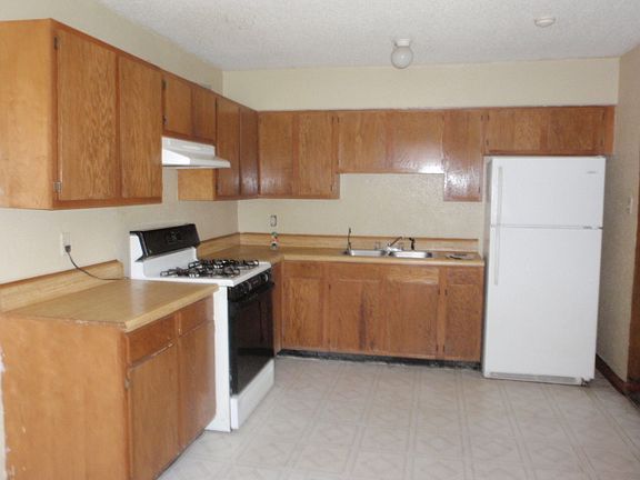 2nd image of 5850 Lacombe Ave