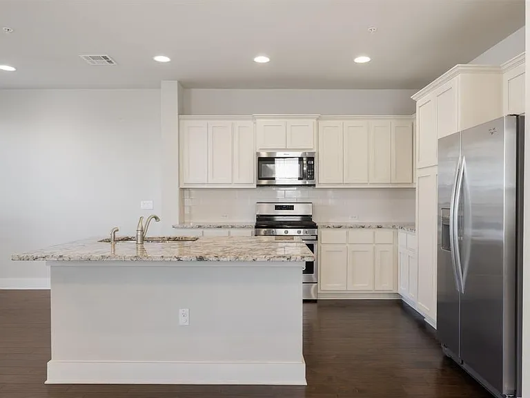 13800 Lyndhurst St #326 — Photo 7