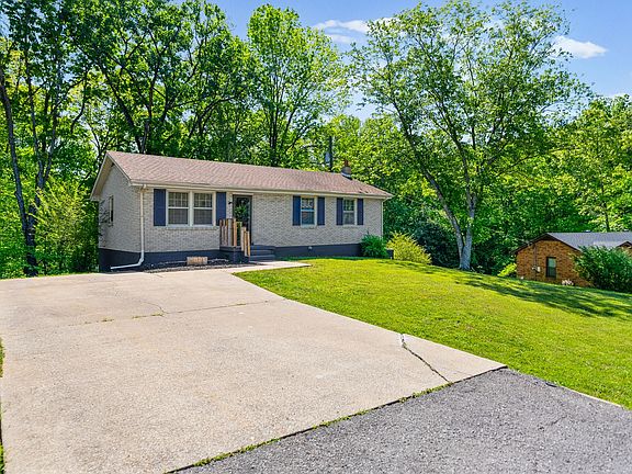 3rd image of 450 Oriole Cir