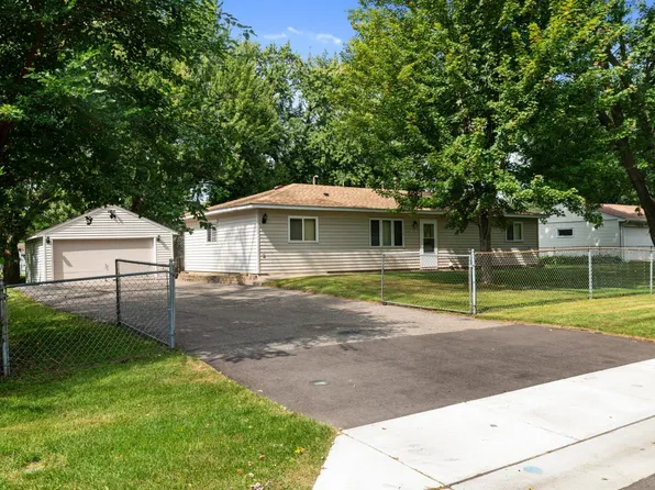 9910 Norway St NW, Coon Rapids, MN 55433