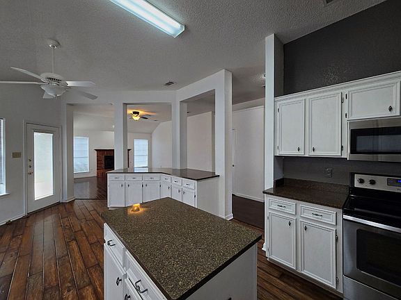 2nd image of 2403 Creek Dr