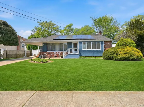 23 Glenwood Lane, Huntington, NY 11743