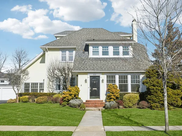 221 Princeton Road, Rockville Centre, NY 11570