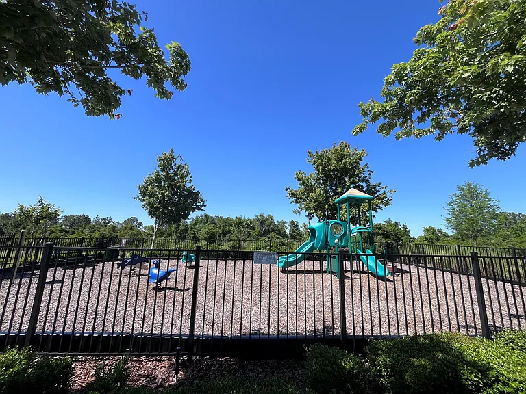 16152 Yelloweyed Dr — Photo 44