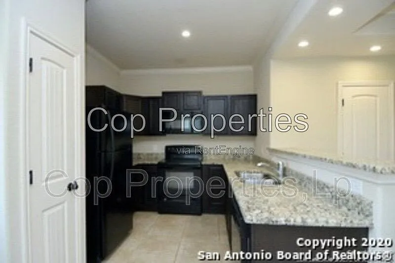 3 bed, 2.0 bath, $1,325 — Photo 4