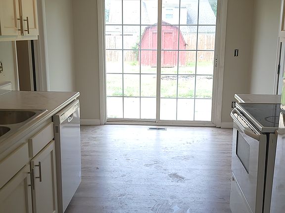 4th image of 35 Catalpa Dr