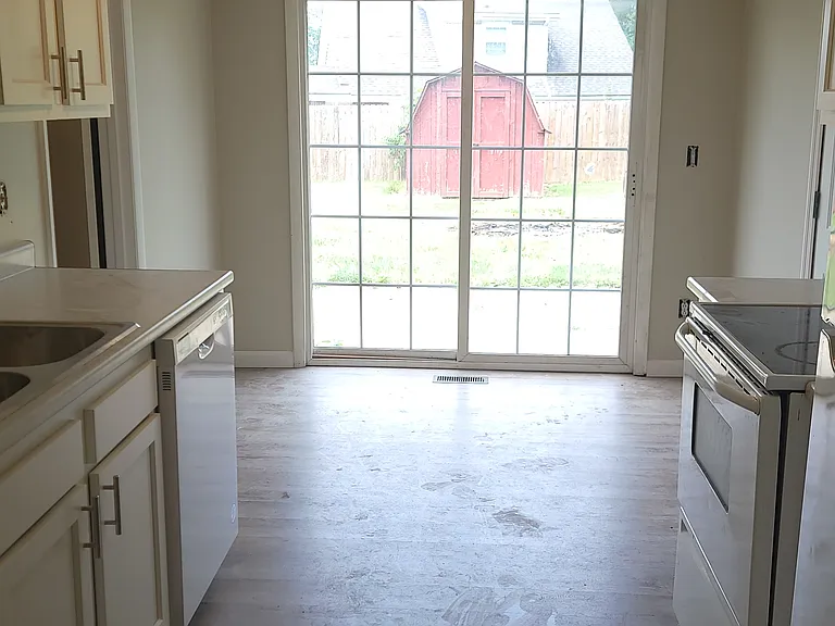 35 Catalpa Dr — Photo 4