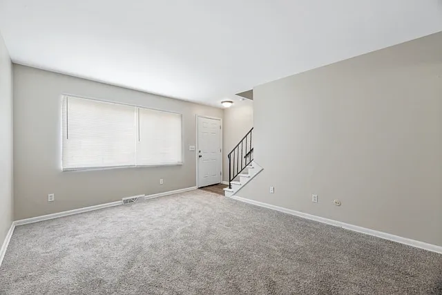 2 bed, 1250 sqft, $995 — Photo 2