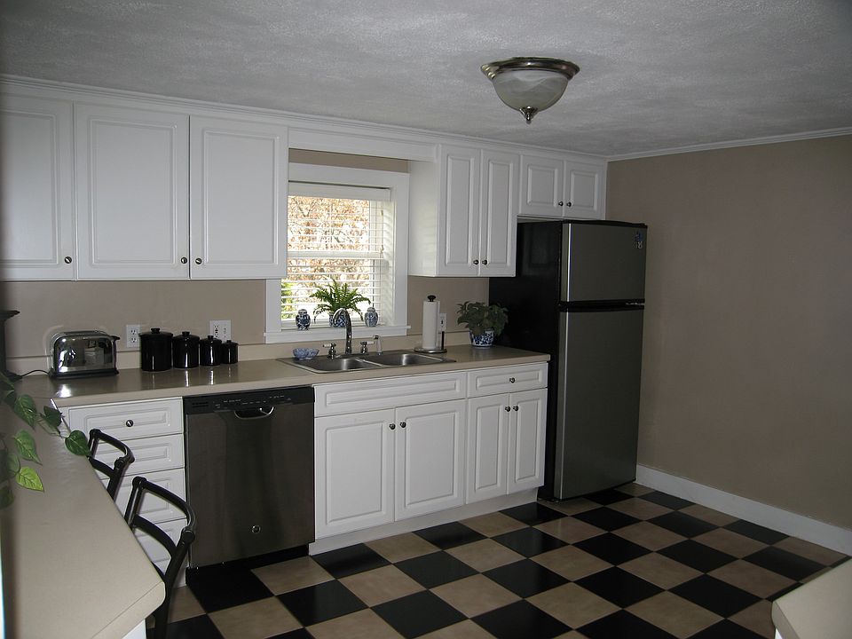 1st image of 6 Charles Ave