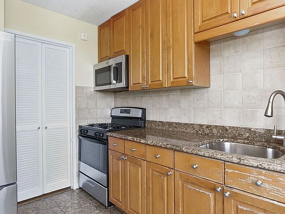 5th image of 3333 Henry Hudson Pkwy APT 12M