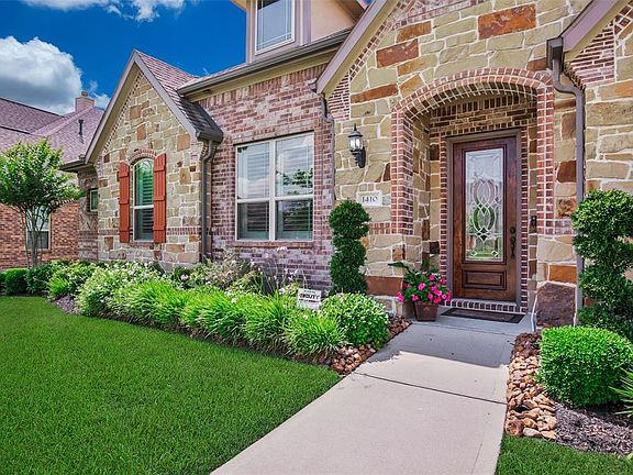 3rd image of 1410 Benbrook Oaks Ln
