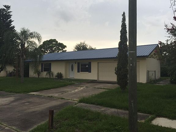 4th image of 1114 Crescent Dr